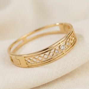 Gold Four-Leaf Clover Black Inlay Bangle